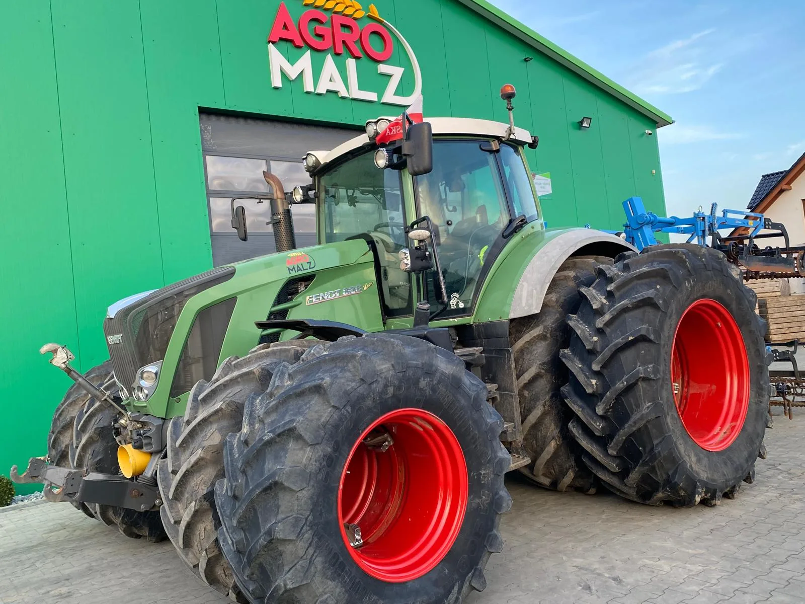 Fendt 828 Vario tractor in front of our farm building